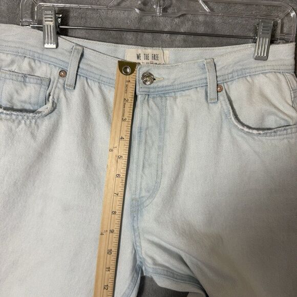 Free People We The Free Maggie Crop Jeans Sz 29 Lt Blue Distressed Raw Hem Boho - Picture 5 of 12